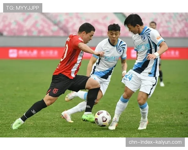 成都蓉城耐心拆解对手防线,稳步上升xG累积曲线显成熟度 成都蓉城耐心拆解对手防线,稳步上升xG累积曲线显成熟度